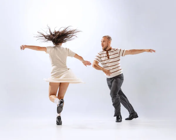 Same Wavelength Astonished Young Dancing Man Woman Dance Sport Dances — Photo