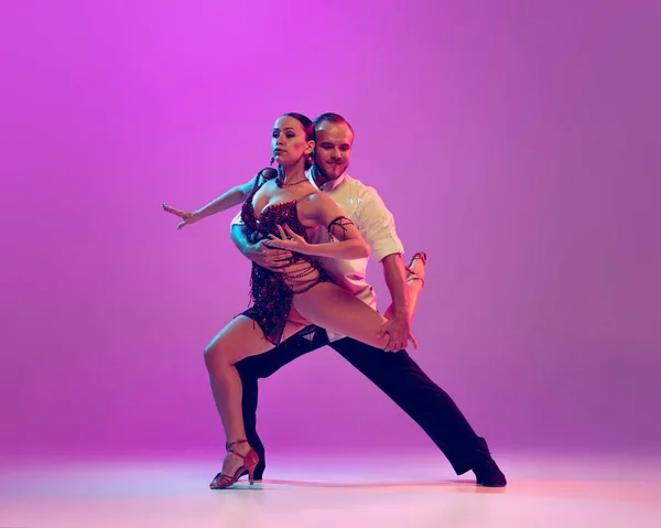 Love Feelings Dance Emotional Dancers Dancing Ballroom Dance Isolated Purple — Fotografia de Stock