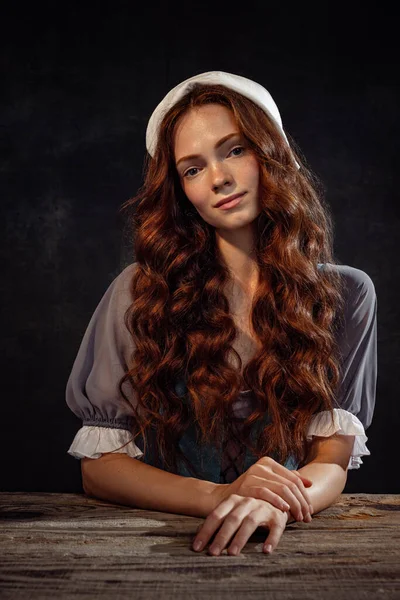 Light Smile Vintage Portrait Young Adorable Redhead Girl Image Medieval — 图库照片