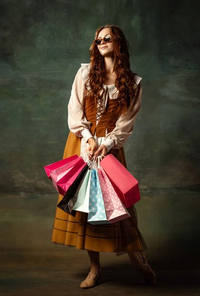 Shopaholic Sales Vintage Style Portrait Pretty Redhead Woman Long Curly — Stockfoto