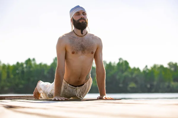 Stretching Concentration Young Man Practicing Yoga River Berth Sunrise Outdoors — Stockfoto