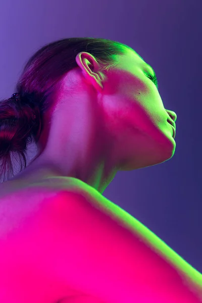 Close Female Neck Shoulders Pink Neon Light Dark Background Beautiful — Stockfoto