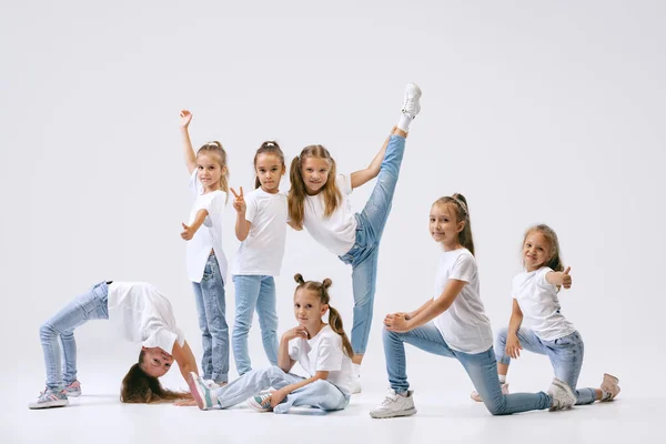 Modern Choreography Lesson Dance Group Happy Active Little Girls Jeans — Foto Stock