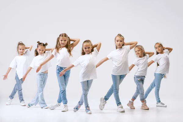 Modern Choreography Synchronized Movements Active Little Girls Sportive Kids Casual — Zdjęcie stockowe