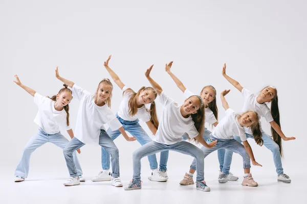 Modern Choreography Lesson Dance Group Happy Active Little Girls Jeans — Stok fotoğraf