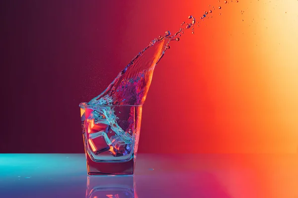Fluid Splash Ice Cube Falls Transparent Glass Water Standing Mirror — Stockfoto