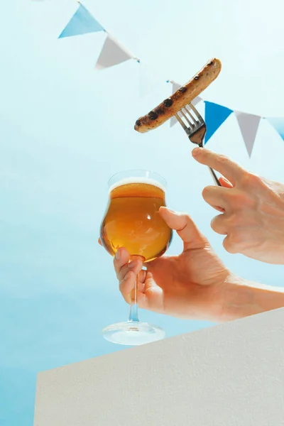 Drinks Snacks Male Hand Glass Mug Cold Light Beer Light — Stockfoto