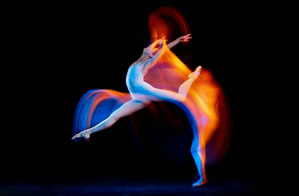 Flight Dynamic Portrait Tender Slim Girl Female Ballet Dancer Art — 图库照片