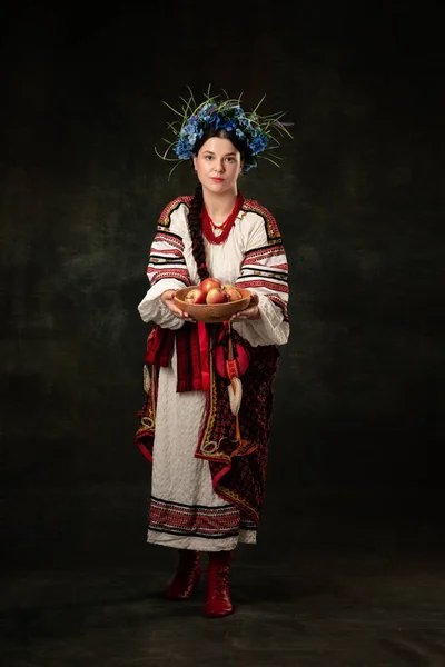 Hospitality Art Portrait Beautiful Woman Wearing Traditional Folk Ukrainian Costume — Φωτογραφία Αρχείου