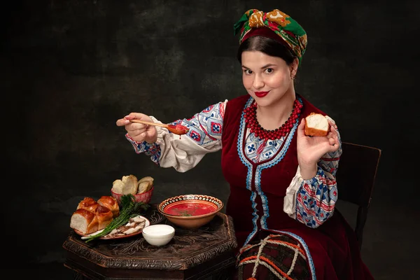 Pampushkas Borscht Salo Emotional Young Woman Wearing National Folk Ukrainian — Φωτογραφία Αρχείου
