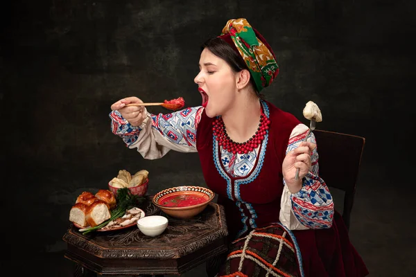 Pampushkas Borscht Salo Emotional Young Woman Wearing National Folk Ukrainian — Zdjęcie stockowe