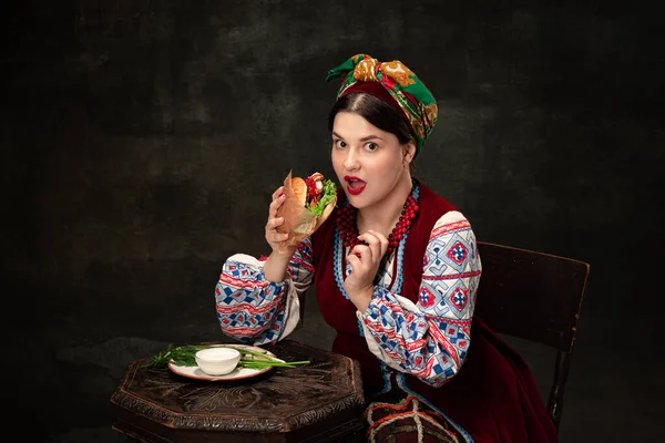 Tasting Hamburger One Young Beautiful Ukrainian Woman Traditional Folk Ukrainian — Foto de Stock