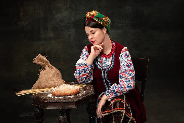 Emotional Young Woman Wearing National Folk Ukrainian Attire Isolated Dark — ストック写真