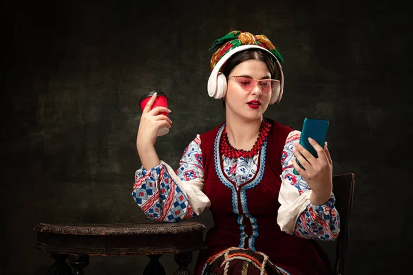 Music Emotional Young Woman Wearing National Folk Ukrainian Attire Isolated — ストック写真