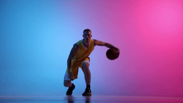 Professional Basketball Player Training Basketball Ball Studio Gradient Blue Pink — Vídeo de stock