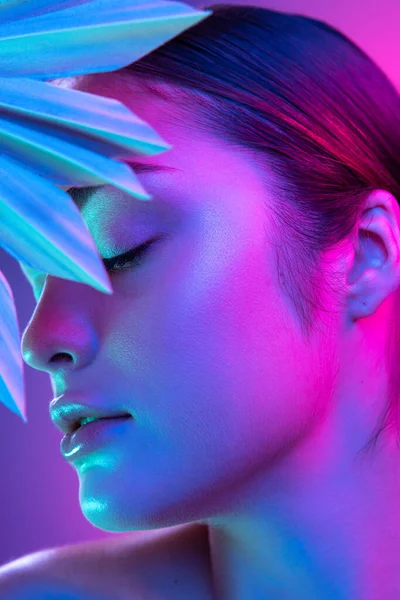 Feeling Emotions High Fashion Model Colorful Bright Neon Lights Posing — 스톡 사진