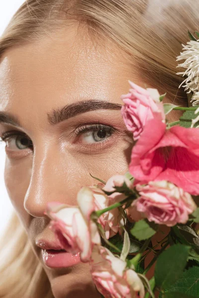 Retrato Beleza Charme Jovem Loira Com Flor Isolada Sobre Fundo — Fotografia de Stock