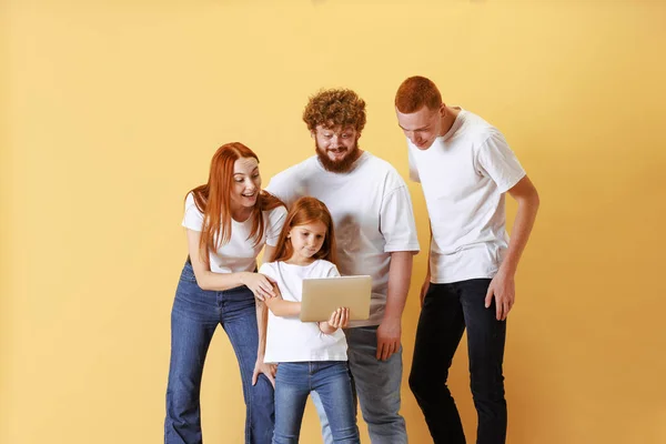 Friendly Family Redhead Young Men Woman Kid Wearing Casual Clothes — Stock Photo, Image