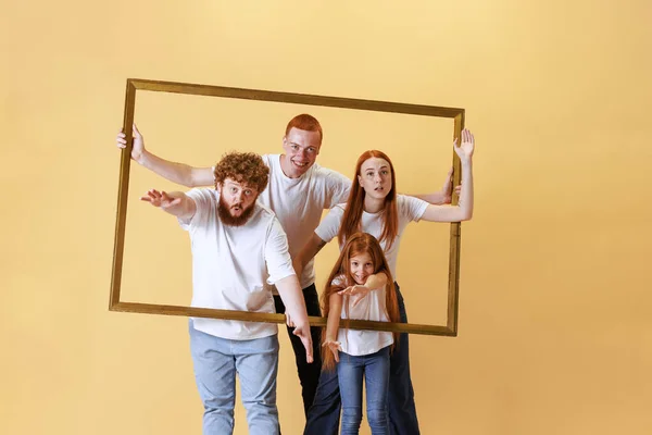 Creative Portrait Joyful Redhead Family Looking Picture Wooden Frame Together — Stock Photo, Image