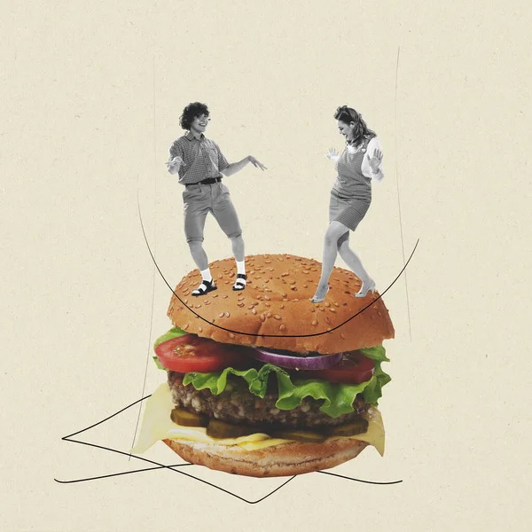 Collage Arte Contemporáneo Jóvenes Alegres Bailando Una Gran Hamburguesa Deliciosa — Foto de Stock