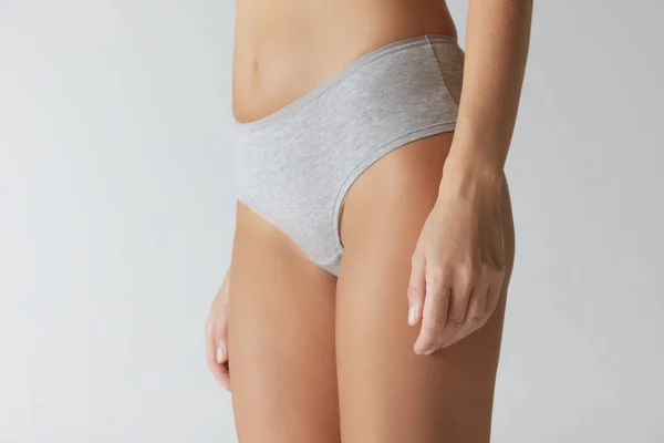 Vientre Piernas Caderas Imagen Recortada Cuerpo Delgado Femenino Ropa Interior — Foto de Stock