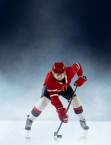 Angesicht Angesicht Eishockeyprofi Roter Uniform Und Helm Aktion Auf Weißblauem — Stockfoto
