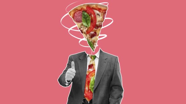 Yemeği Elbisesi Içinde Bir Dilim Pizzayla Mercan Rengi Arka Planda — Stok video
