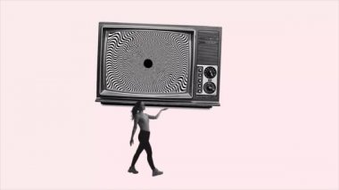 Ekranda optik illüzyon desenli dev bir retro televizyon taşıyan küçük bir kız. Hareketi durdur. Çağdaş kolaj. Duyguların kavramı, insan hakları, optik yanılsama, fikirler, arzu