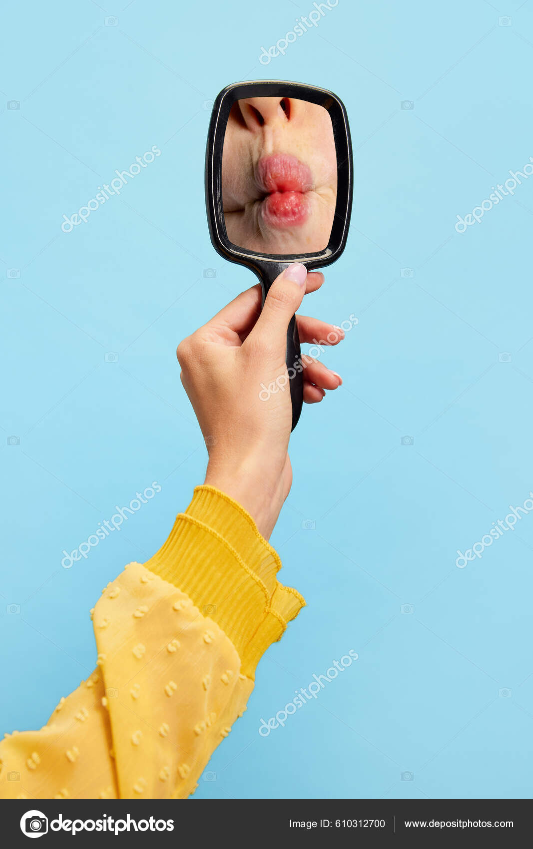 Making Fish Face Womans Hands Holding Small Mirror Reflection Female —  Stock Photo © vova130555@gmail.com #610312700