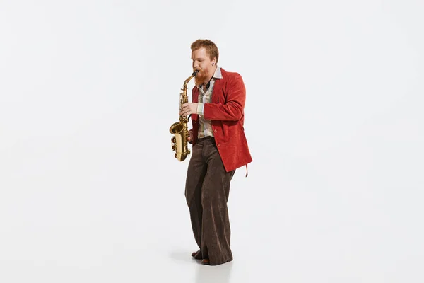 Nadčasová Blues Mladý Hudebník Retro Stylu Hrát Saxofon Izolované Přes — Stock fotografie