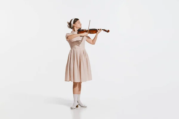 Charmante Belle Jeune Fille Jouant Violon Isolé Sur Fond Studio — Photo