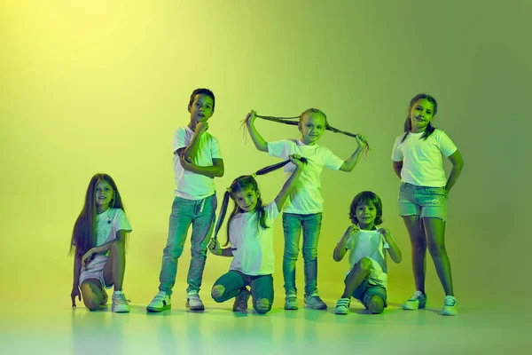 Χορός Χιπ Χοπ Ομάδα Παιδιών Μικρών Κοριτσιών Και Αγοριών Σπορ — Φωτογραφία Αρχείου