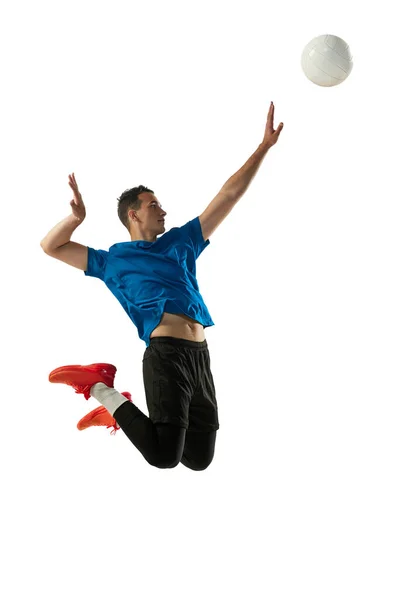 Studio Shot Van Jongeman Volleybalspeler Sportuniform Spelen Volleybal Geïsoleerd Witte — Stockfoto