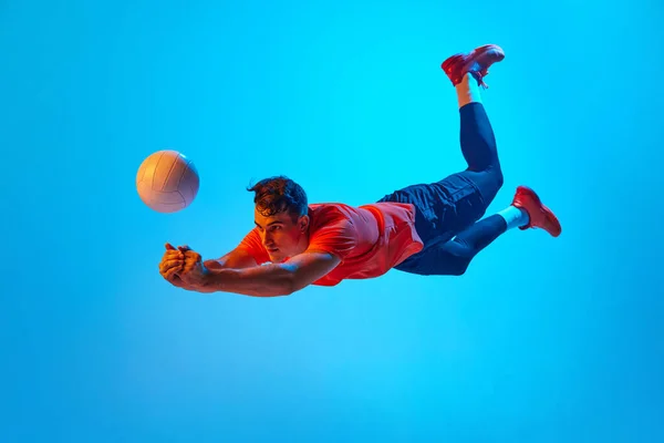 Jogador Voleibol Masculino Treinamento Uniforme Laranja Preto Com Bola Isolada — Fotografia de Stock