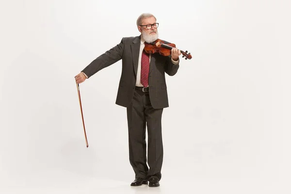 Βιολιστής Ανώτερος Άνθρωπος Μουσικός Που Παίζει Βιολί Απομονωμένος Λευκό Φόντο — Φωτογραφία Αρχείου