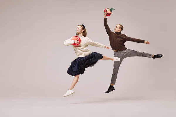 Portrait Beautiful Man Woman Contemp Ballet Dancers Warm Clothes Action — Stock Photo, Image