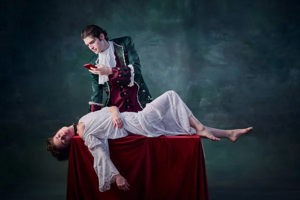 Portrait Man Image Medieval Vampire Taking Selfie Dead Woman Lying — Stock Photo, Image