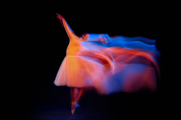 Танец Света Сияния Красивая Грациозная Девушка Танцовщица Балета Танцует Черном — стоковое фото