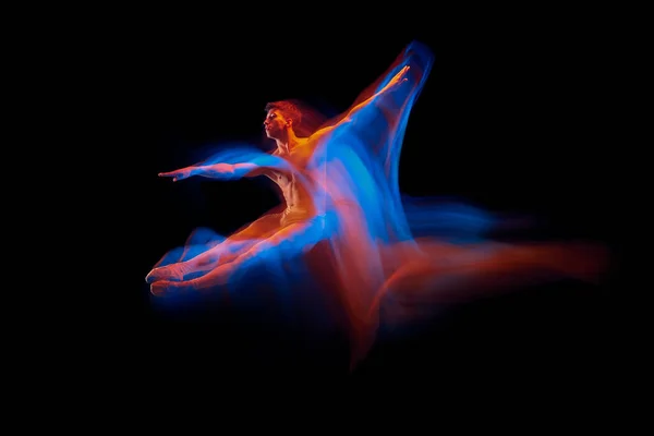 Heves Esnek Erkek Bale Dansçısının Tek Kişilik Performansı Parlayan Neon — Stok fotoğraf