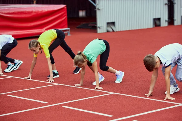 Start Group Kids Getting Ready Run Treadmill Stadium Arena Little — Stock Photo, Image
