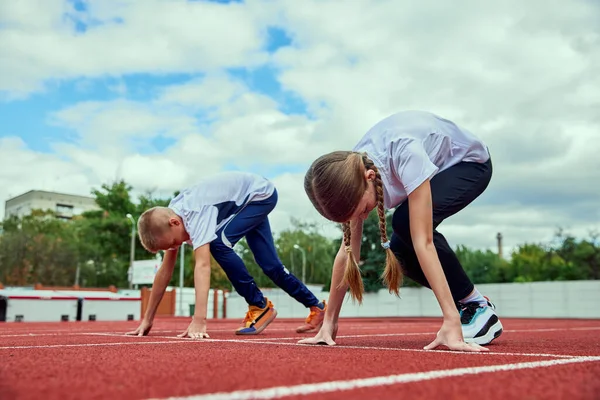 Start Group Kids Getting Ready Run Treadmill Stadium Arena Little — Stock Photo, Image