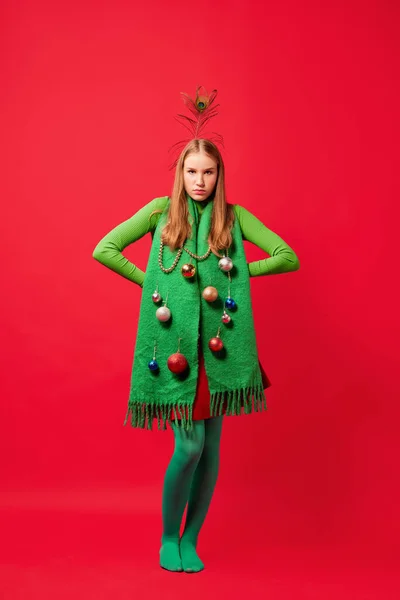 Zimní Módní Kolekce Mladá Dívka Kostýmu Vánočního Stromku Izolované Přes — Stock fotografie