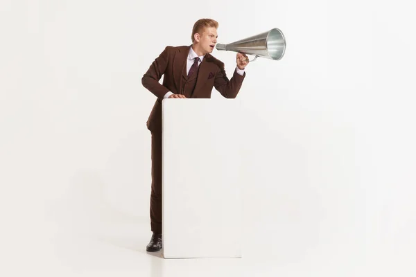 Voller Länge Ansicht Junger Angestellter Geschäftsmann Klassischen Formalen Retro Anzug — Stockfoto