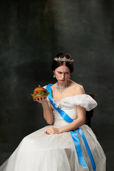 Smutek Mladá Krásná Žena Obrazu Královny Nebo Princezny Bílém Středověkém — Stock fotografie