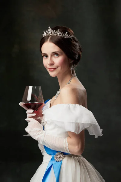 Sofistikovanost Modernost Krásná Elegantní Žena Obrazu Princezny Nebo Vikomtesa Sklenkou — Stock fotografie