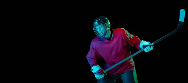 Entrenamiento Jugador Masculino Hockey Sobre Hielo Usando Jersey Hockey Uniforme — Foto de Stock