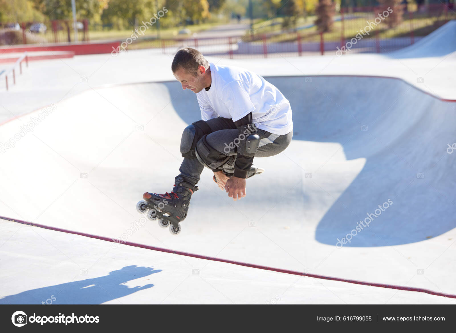 Hombre Enérgico Patines Movimiento Moderno Parque Patines