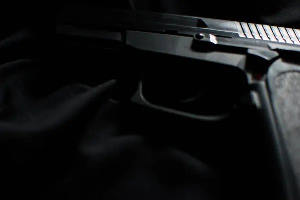 Крупним Планом Чорна Рушниця Чорному Тлі Зйомки Низькими Ключами — стокове фото