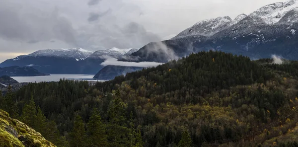 Vacker Utsikt Från Crumpit Vandring British Columbia Kanada Snöiga Berg — Stockfoto