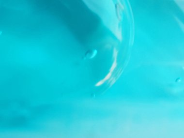 Grafik veya web tasarımı için bulanık ışık siyanür ve beyaz renk arkaplanı, doğal boya dokusu, fotokopi alanı olan arkaplan. Renkler. su kabarcıkları 